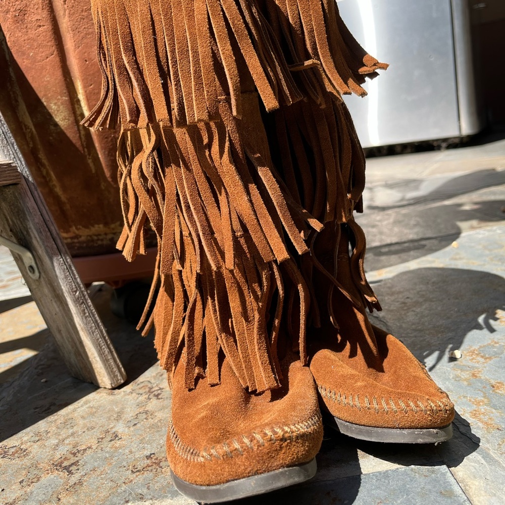 Moccasin fringed leather suede boots